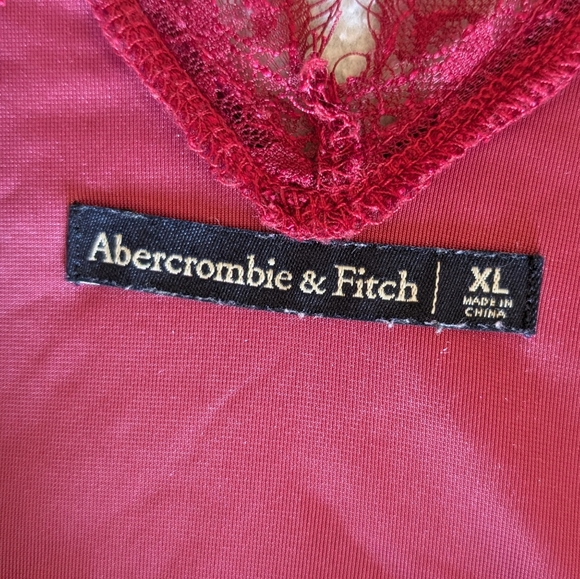 !!SOLD!! XL Gothic Dark red / Burgundy Velvet Abercrombie & Fitch top with Lace - Picture 4 of 6